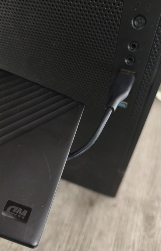 ハードドライブをPCに接続する